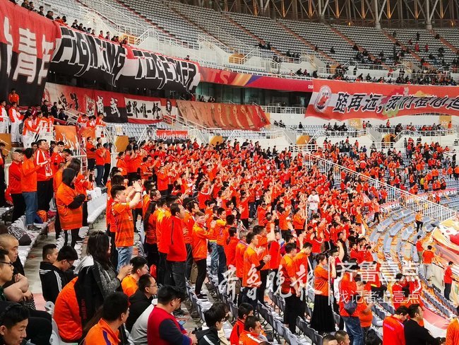 莱万多夫斯基重返赛场，爆冷首场状态出色，RNG观众沸腾！